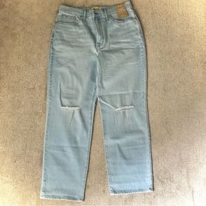 Madewell The Perfect Vintage Straight Jean with Magic Pockets.